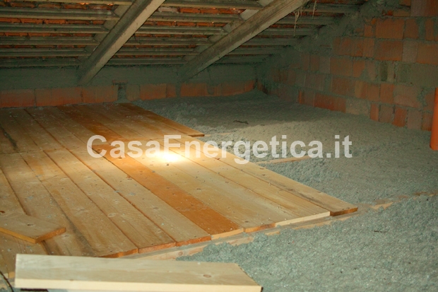 Isolamento con fibra di cellulosa Isolamento termico solaio calpestabile